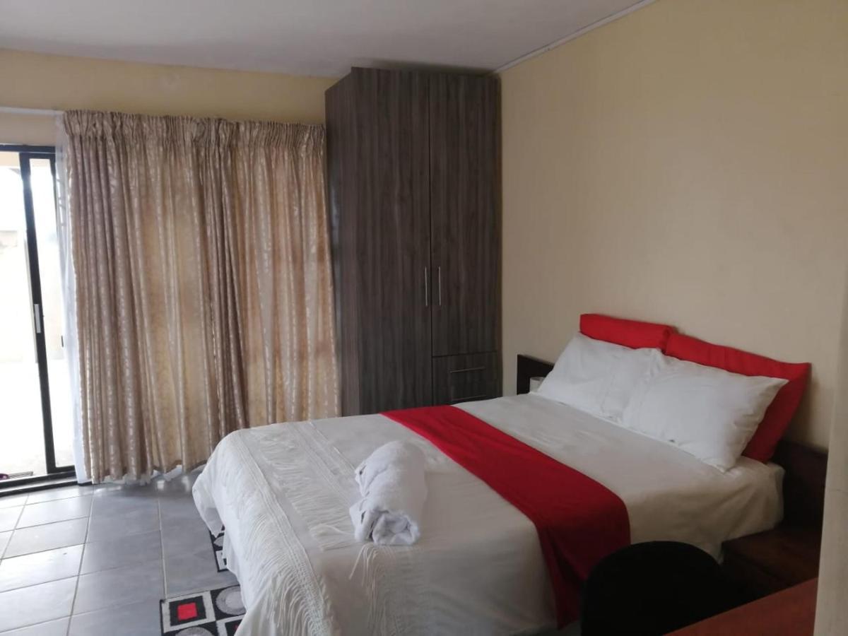 Hlophe'S Place Hotel Hibberdene Bagian luar foto